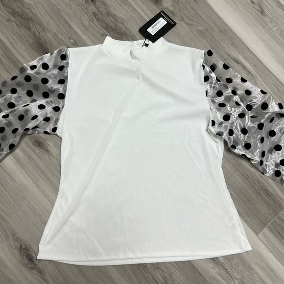 White top - Picture 3 of 4